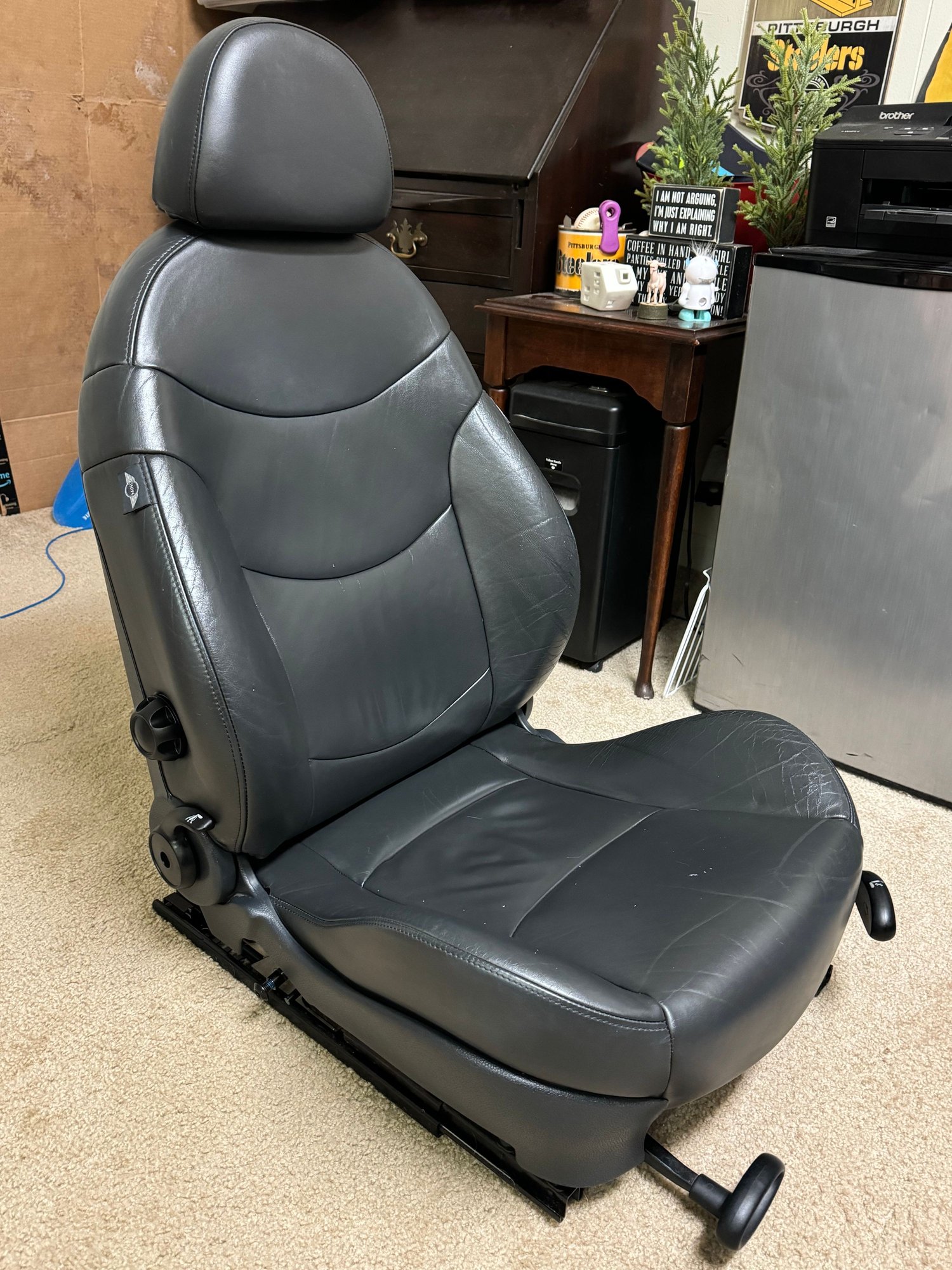 Interior/Upholstery - Gen 1 Black leather driver side seat - Used - 2002 to 2006 Mini R53: "Mk I" Mini Cooper S - 2002 to 2008 Mini R52: "Mk I" Mini Convertible - Cincinnati, OH 45255, United States