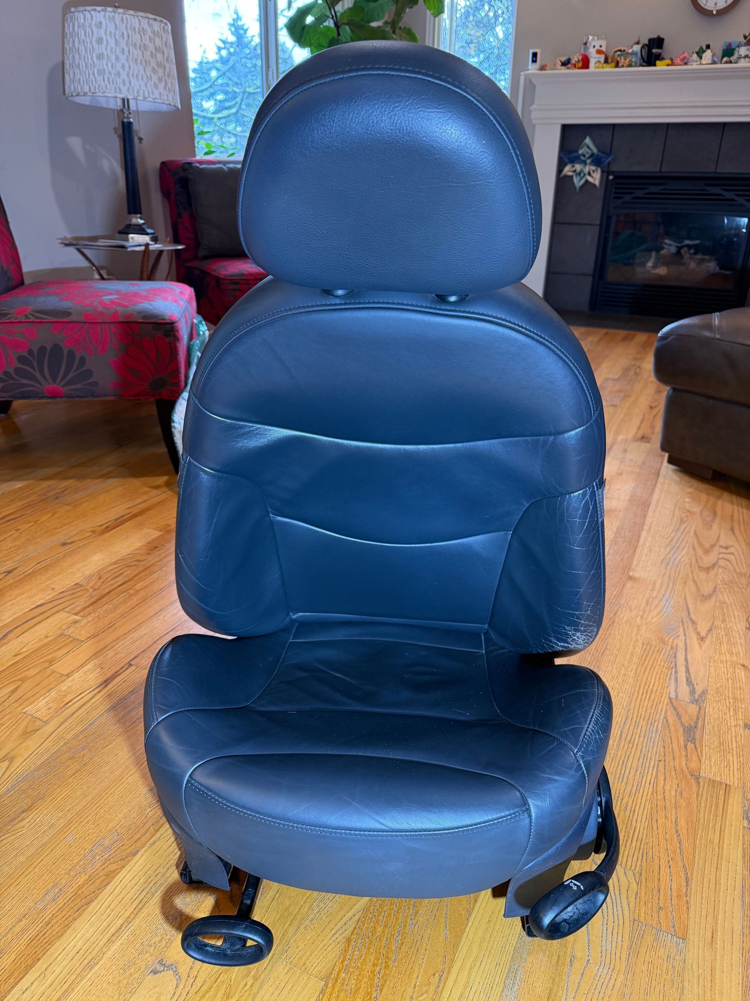 Interior/Upholstery - R53 front leather sport seats (driver+passenger) in good condition - Used - Redmond, WA 98052, United States