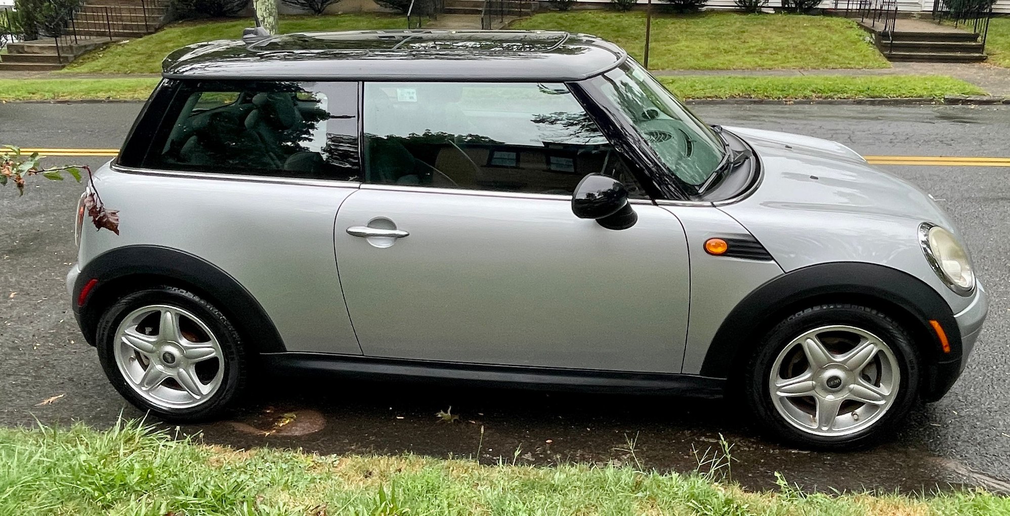 2010 Mini R56: "Mk II" Mini Hatch/Hardtop range - 2010 6-speed R56, Pure Silver Metallic, 68k, loaded - Used - VIN WMWMF3C57ATU78678 - 68,254 Miles - 4 cyl - 2WD - Manual - Hatchback - Silver - New Haven, CT 06513, United States