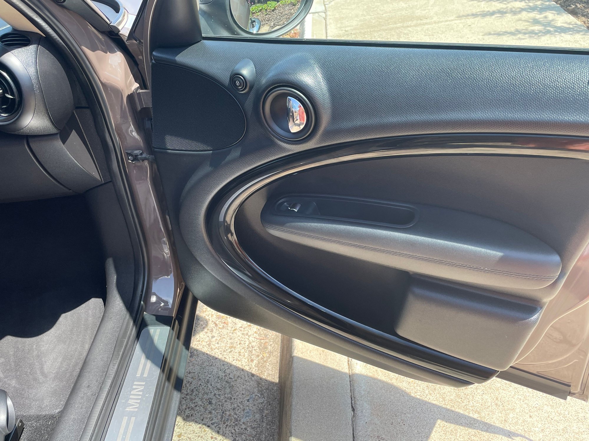 2014 Mini R60: Countryman - Cocoa Countryman - Fuel Efficient Manual - Used - VIN WMWZB3C56EWM31986 - 80,312 Miles - 4 cyl - 2WD - Manual - Brown - San Diego, CA 92106, United States