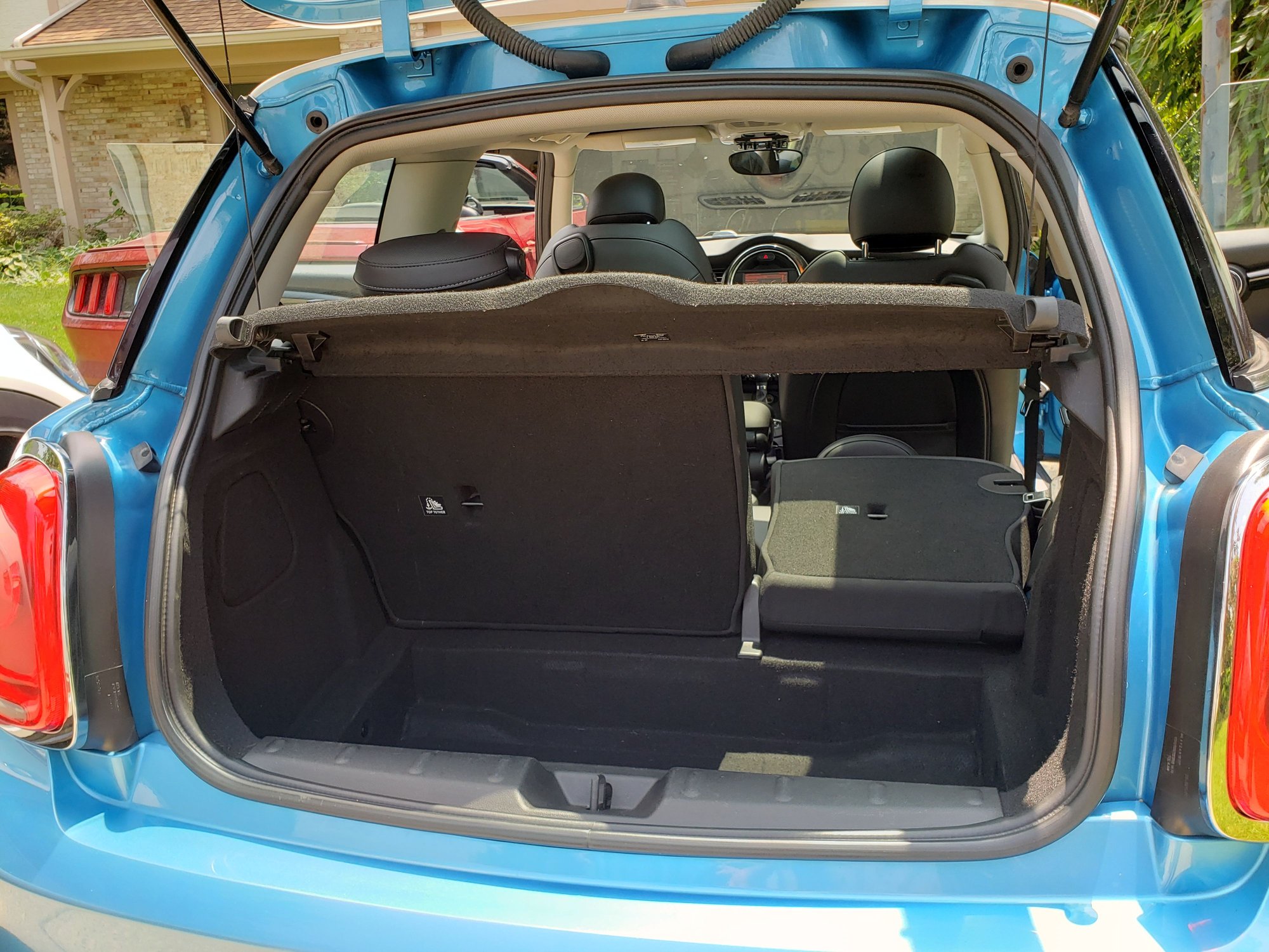 2015 Mini F56: Mini Hatch/Hardtop - Electric Blue 2dr Hardtop Super Clean, Great Condition! - Used - VIN WMWXP7C51F2A38702 - 90,000 Miles - 4 cyl - 2WD - Automatic - Hatchback - Blue - New Albany, OH 43054, United States