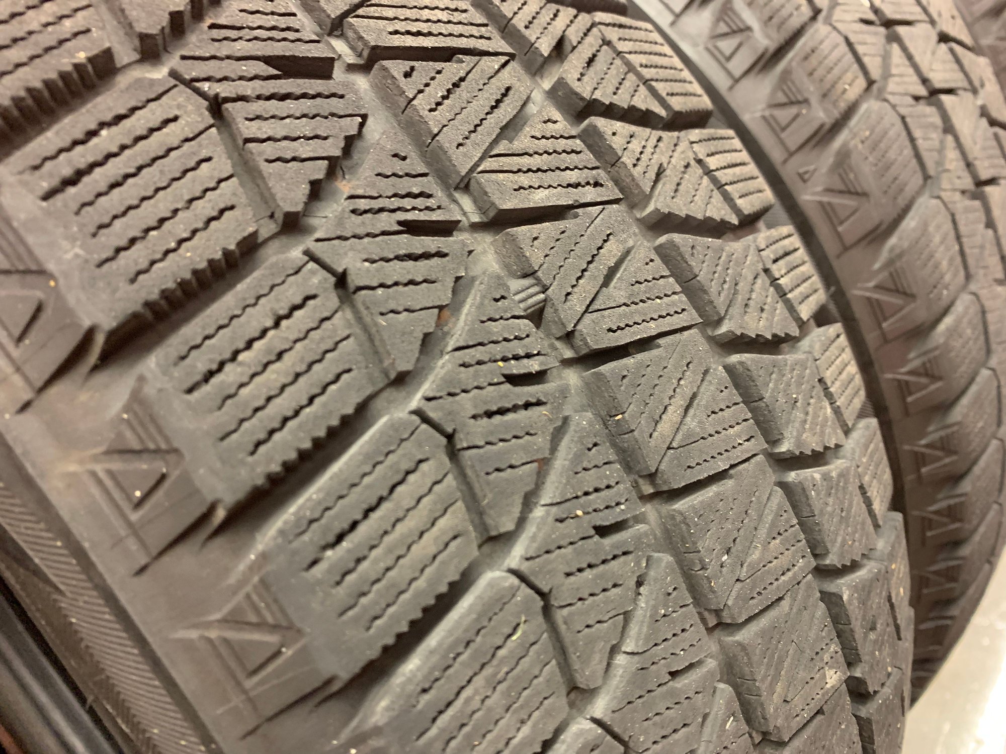 Wheels and Tires/Axles - Free 185/55R16 Blizzaks - set of 4 - Used - All Years Mini All Models - Altoona, PA 16602, United States