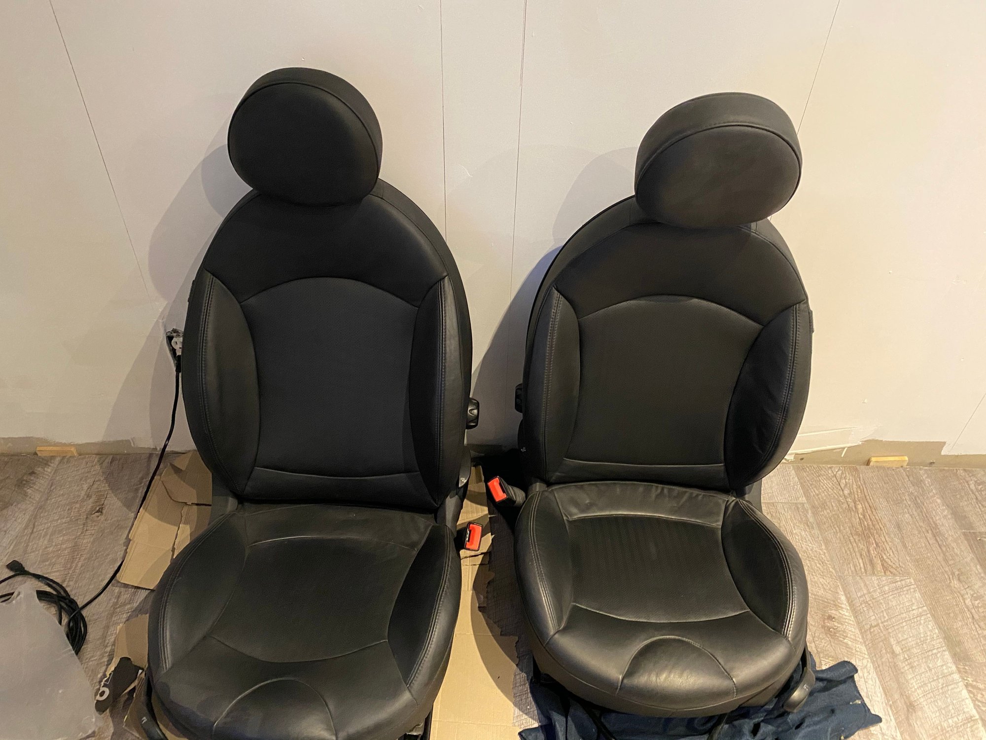 Interior/Upholstery - Full Leather Interior Gen 2 Carbon Black Punch - Used - 2007 to 2015 Mini All Models - Campbellville, ON L0P1B0, Canada