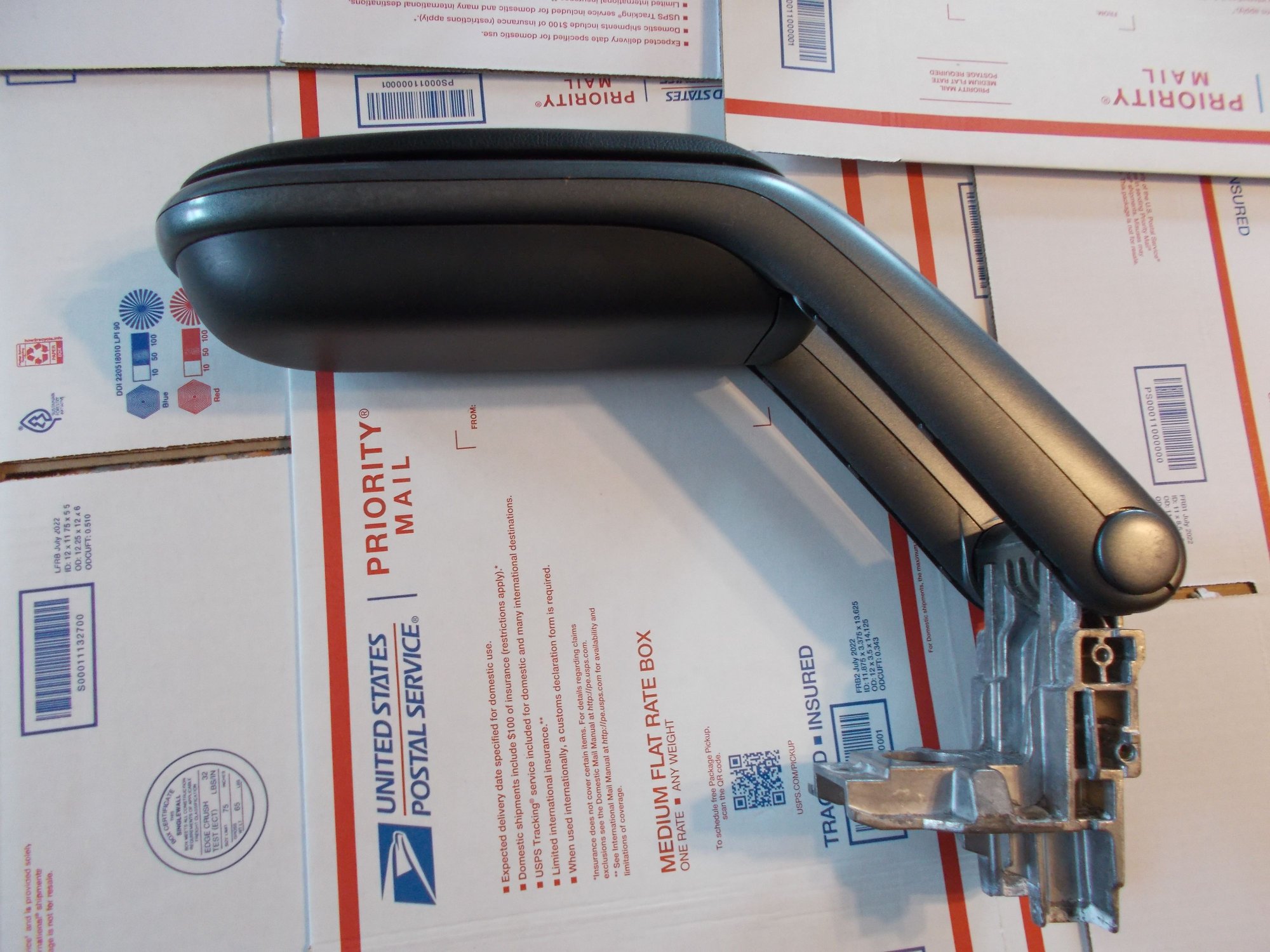Interior/Upholstery - R50, R52, R53 Center Console and Arm Rest - Used - 2002 to 2006 Mini R50: "Mk I" Mini One & Cooper - 2005 to 2008 Mini R52: "Mk I" Mini Convertible - 2002 to 2006 Mini R53: "Mk I" Mini Cooper S - Bryan, OH 43506, United States