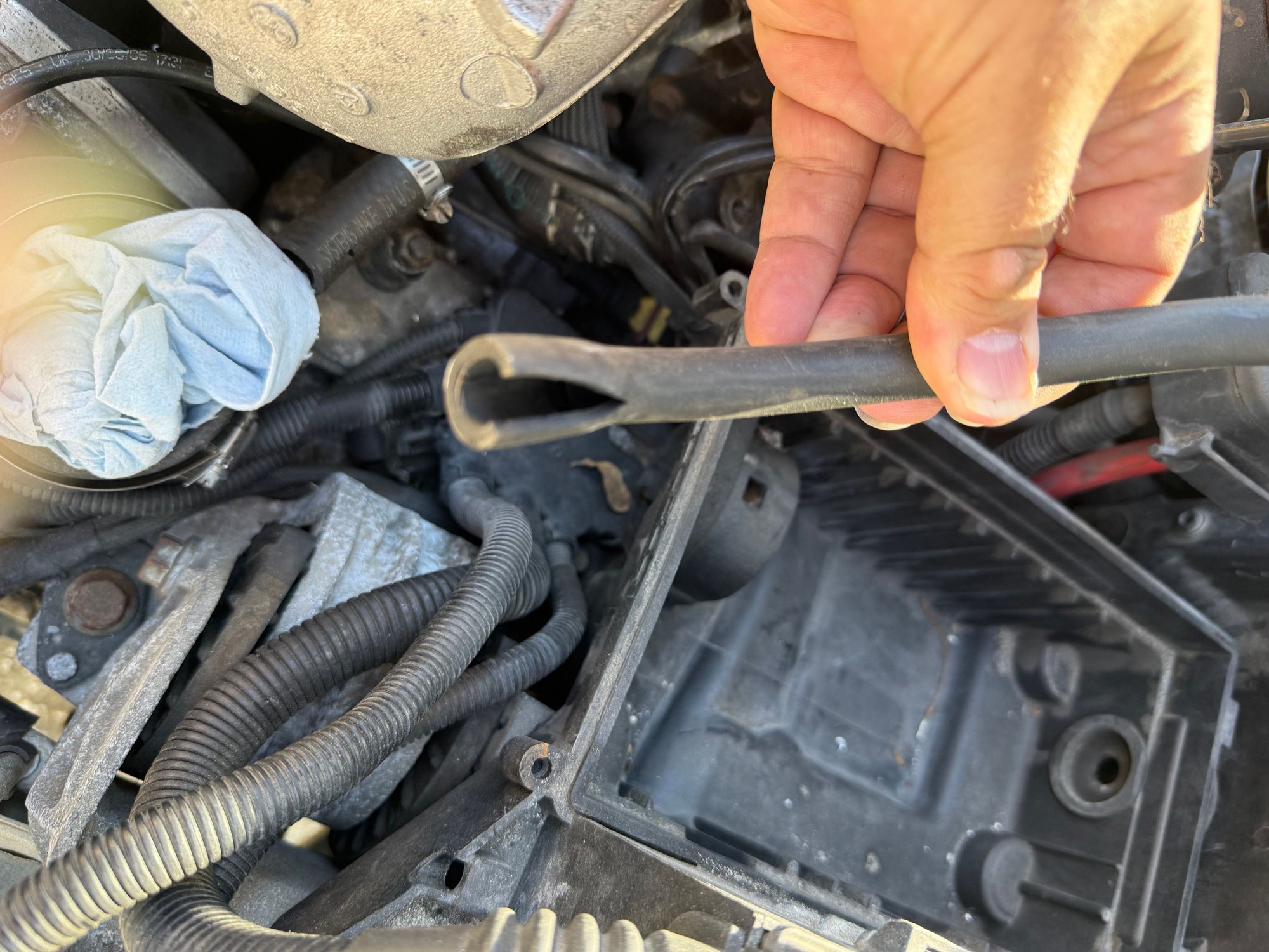 This is the lower connection that was just hanging loosely somewhere down below. This is the mystery.