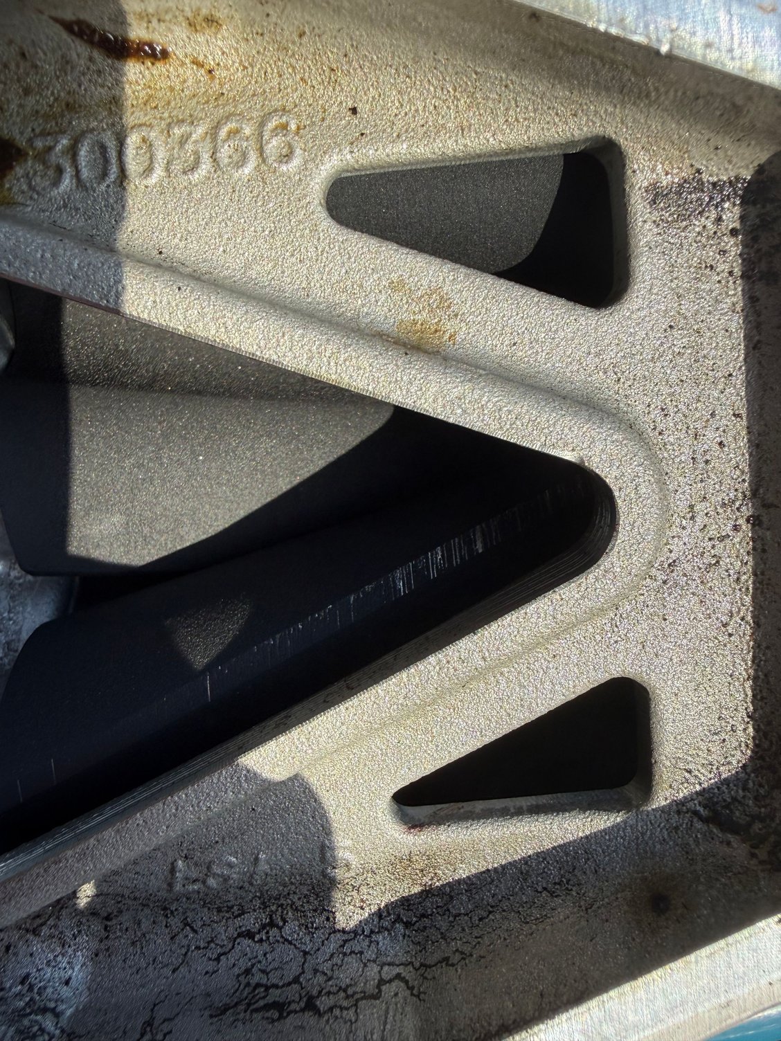 If you can zoom in, you can see the scoring on the blade. Too much shade�