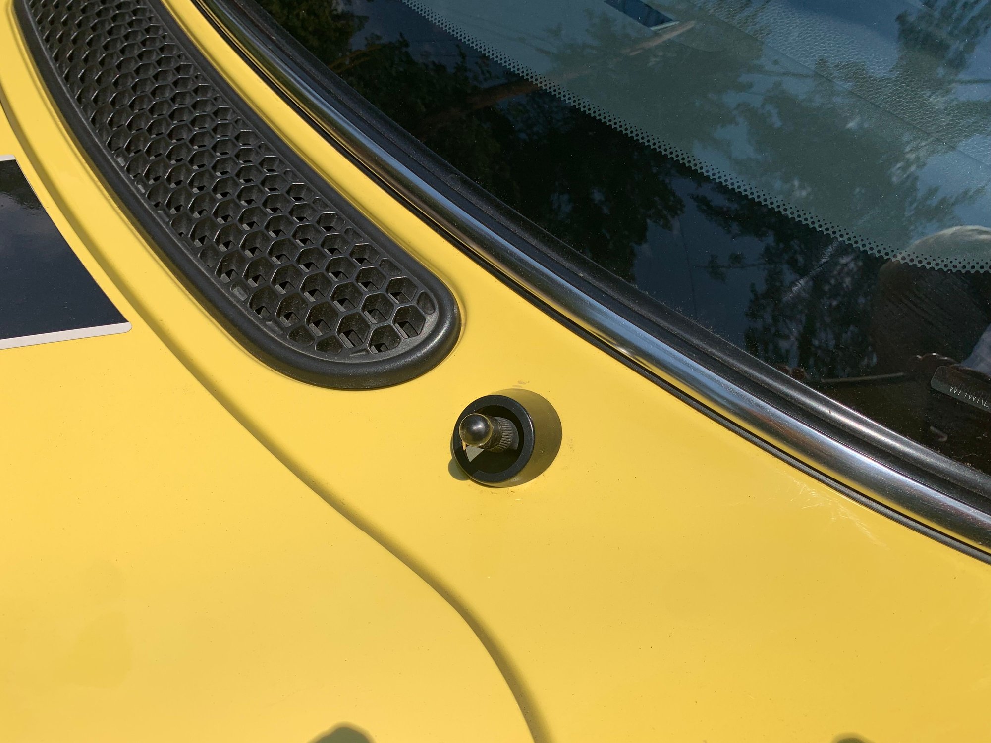 2004 Mini R53: "Mk I" Mini Cooper S - Premo 2004 Mini Cooper S.Coupe, Excelent condition, low miles - Used - VIN WMWRE33424TD8285 - 4 cyl - 2WD - Manual - Coupe - Yellow - Twain Harte, CA 95383, United States