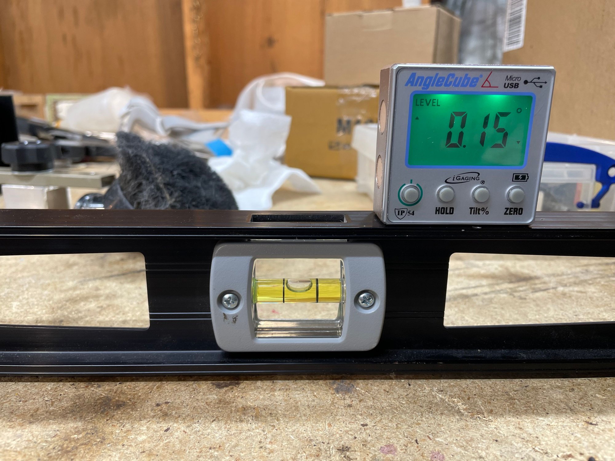 Bubble level with shims to get a non-zero reading 