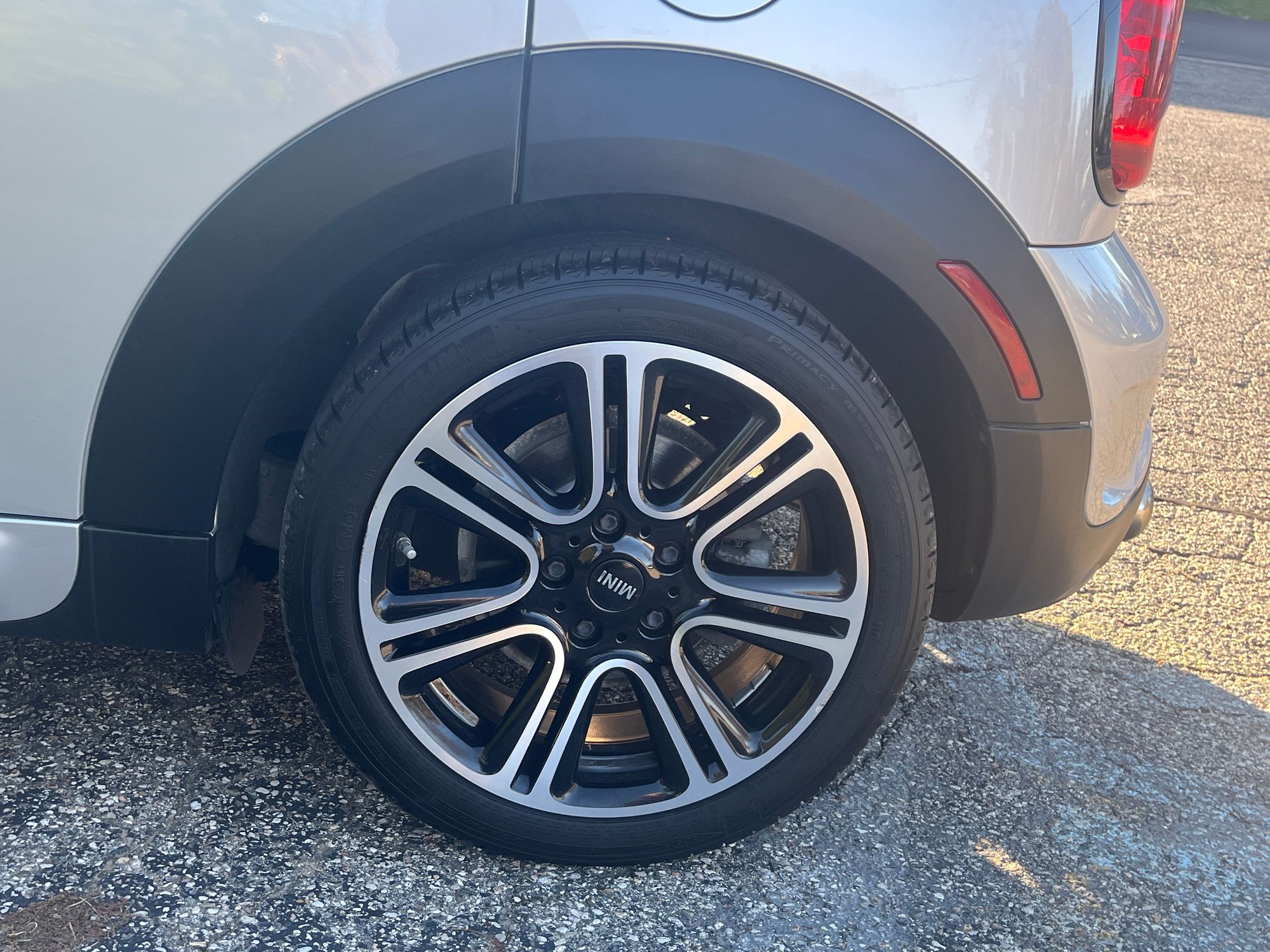 2015 Mini R60: Countryman - 2015 Mini Cooper Country S All4 - Loaded - Used - VIN WMWZC5C57FWP45821 - 111,180 Miles - 4 cyl - AWD - Automatic - SUV - Silver - Holland, MI 49423, United States