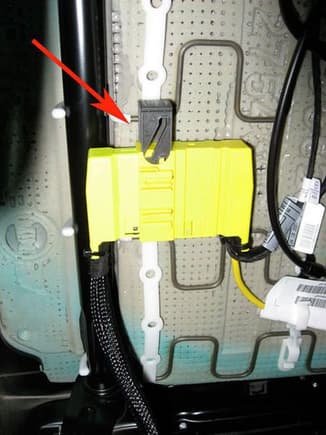 underseat airbag plug2
