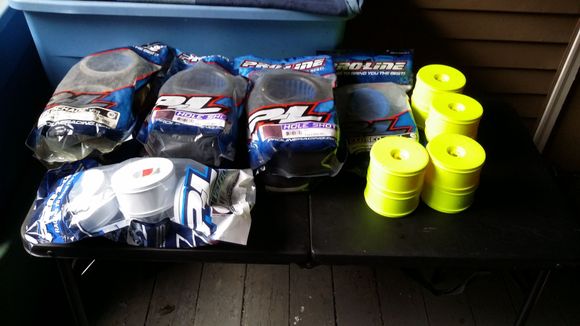 New Truggy Tires $115
(1) set of Blockade M3
(2) sets of Hole shots X3 soft
(3) set of new wheels