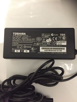 100-240ac wide world 

Fits TS100 soldering iron 