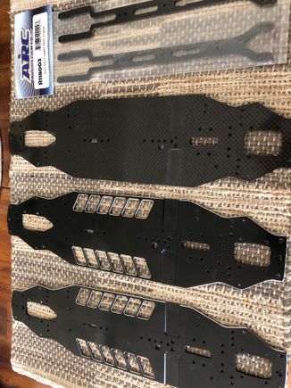ARC 2017 Chassis Set-up has 2 Alu and 1 graphite along with 2-Top Decks and roll centers. One of the Alu Chassis has a little scratches on it. I’m asking 185 shipped