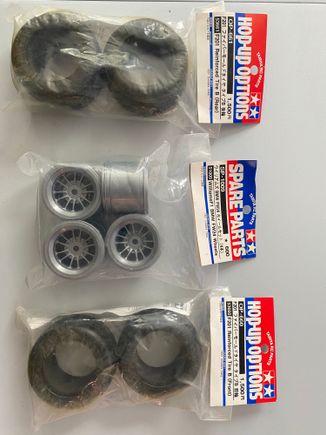 Williams BMW FW24 wheels and hop-up reinforced tires B front and rear. 