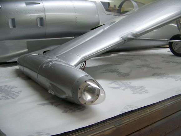 Wing tip lamps and removable Pitot tubes