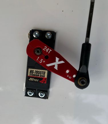 Wing servo with heavy duty aluminum arm. 