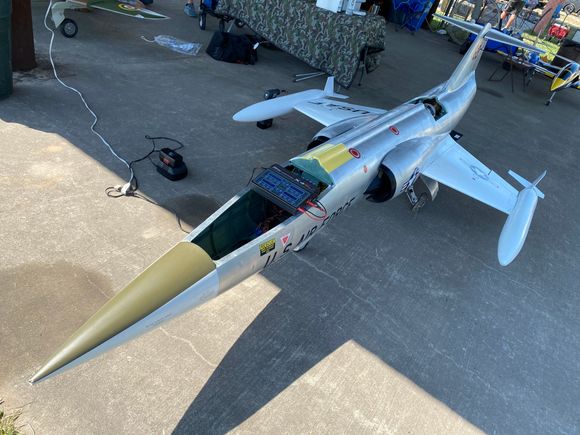 Barry R got an excellent flight #2 on his huge (long) Mirce models F-104 - lotsa lumber there!