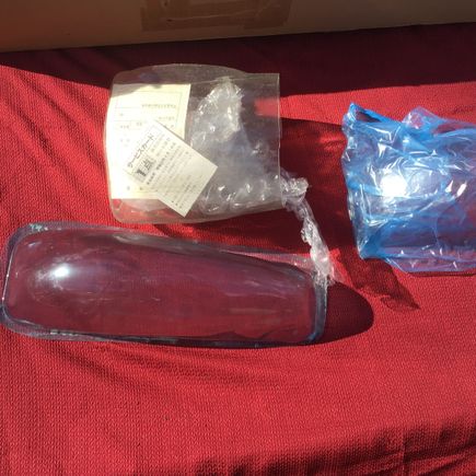 Clear Cowl.  Small parts inside 