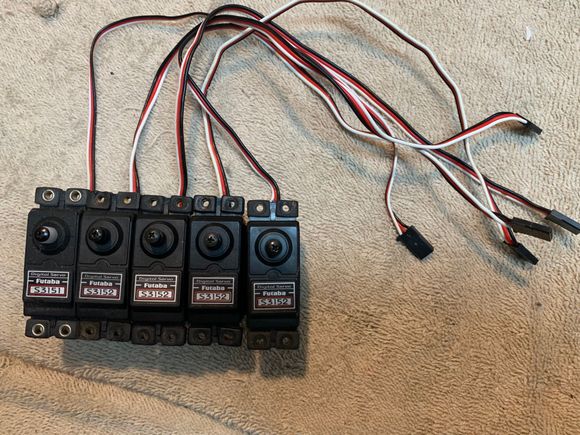 Like new. 4 Futaba S3152 and 1 Futaba S3151