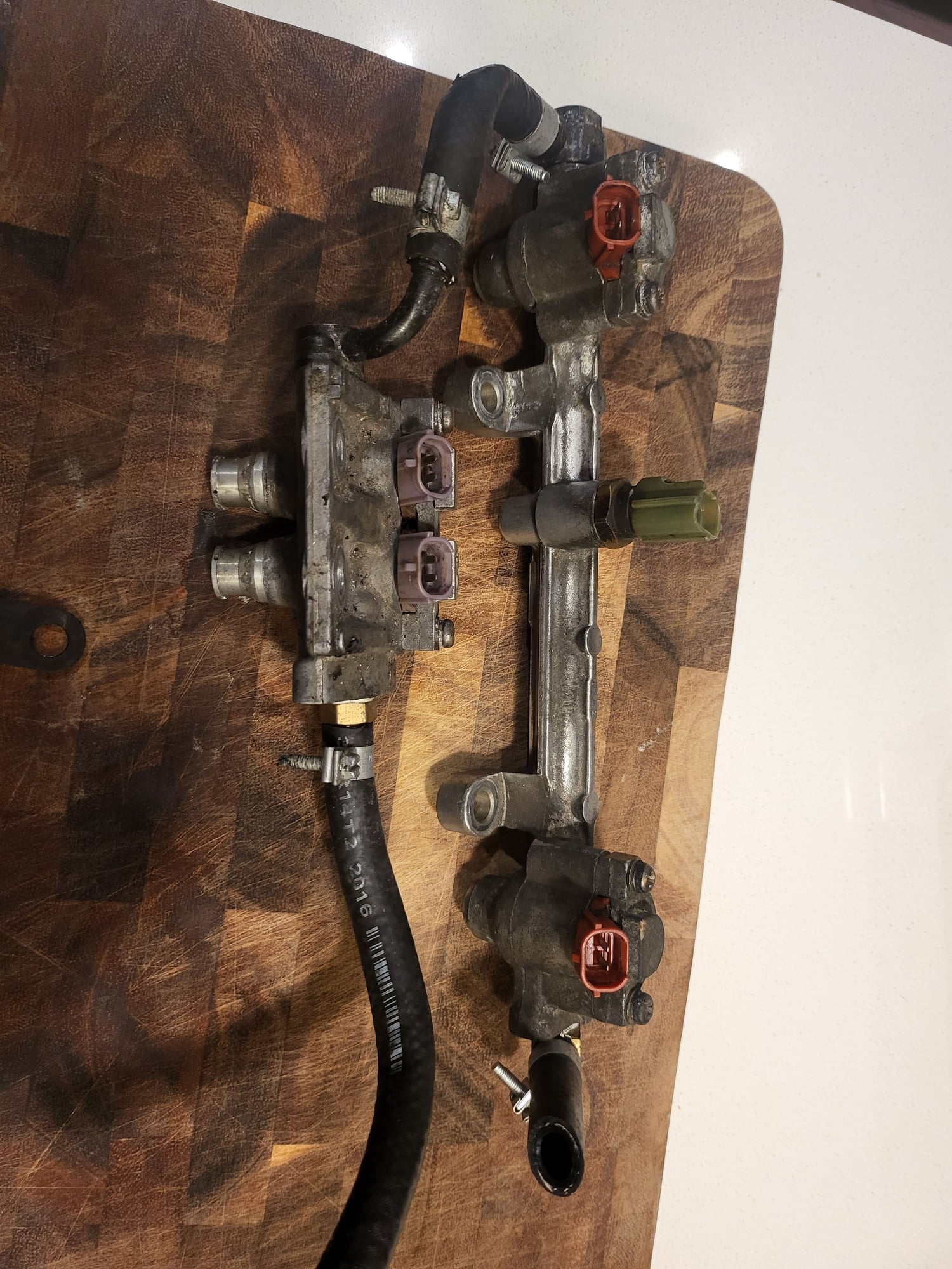 Engine - Intake/Fuel - FD RX7 - Stock Fuel Rails and Injectors - Complete - Used - 1992 to 1995 Mazda RX-7 - Coquitlam, BC V3E0K6, Canada