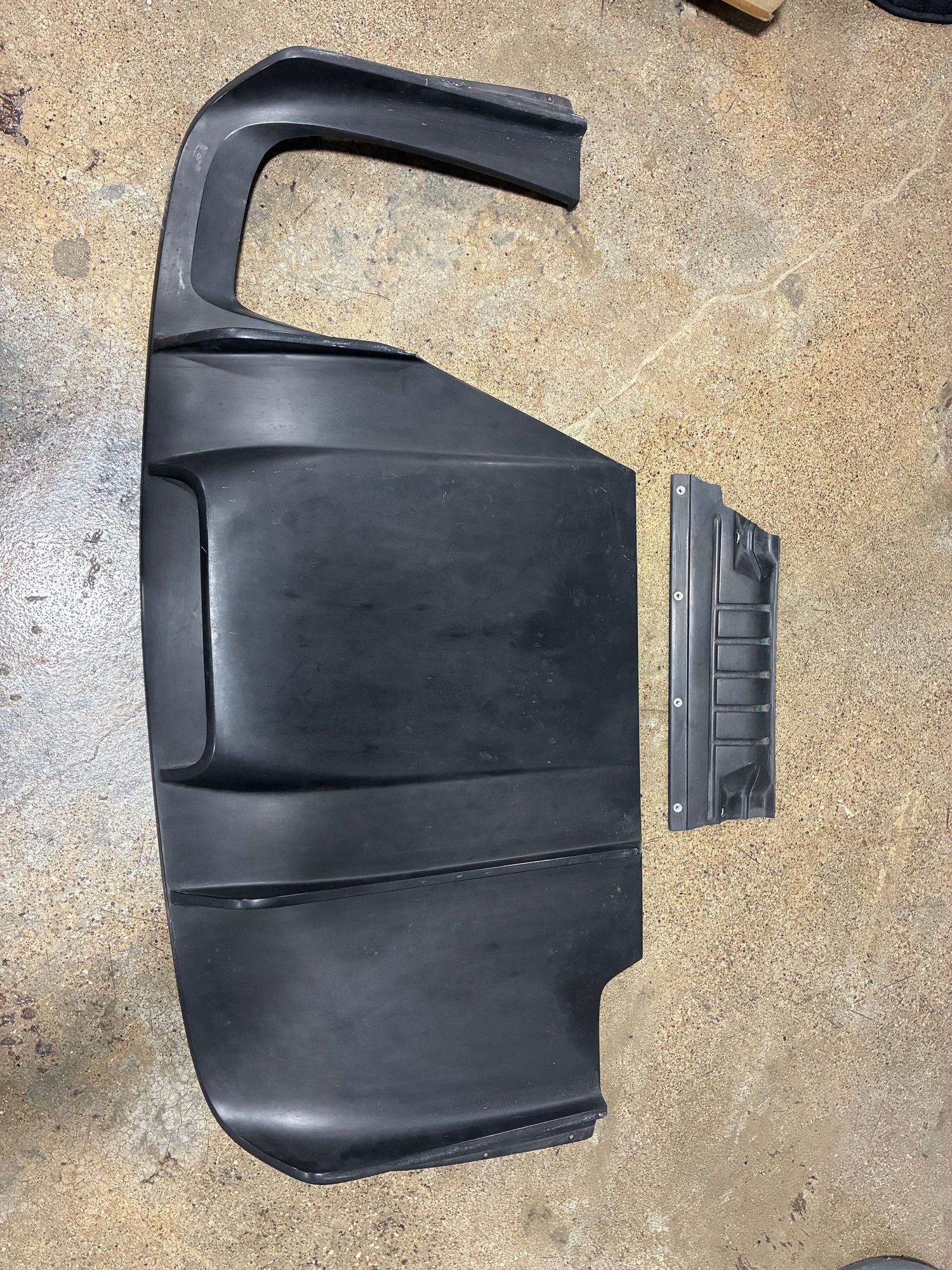 Exterior Body Parts - Rear diffuser, OEM spoiler, carbon fiber duct, lights, etc - Used - -1 to 2027  All Models - Lexington, KY 40508, United States