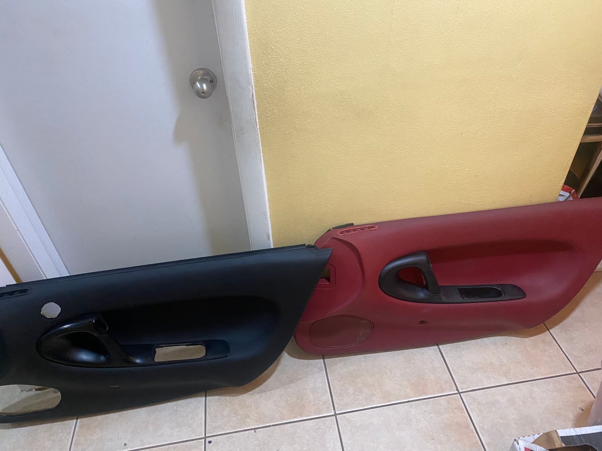 Interior/Upholstery - Fd lhd passenger side door panels - Used - 1993 to 1995 Mazda RX-7 - Miami, FL 33173, United States