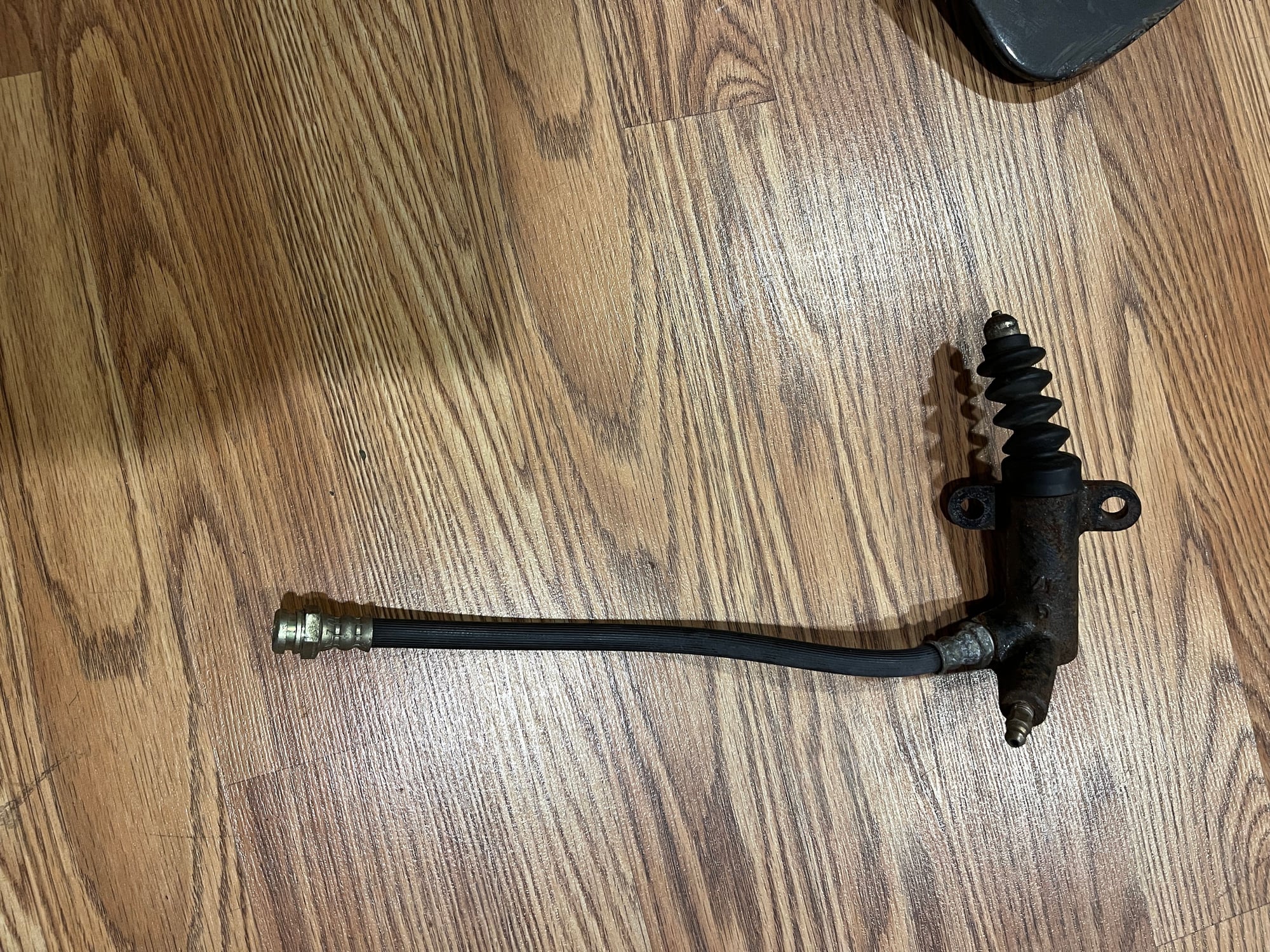 Drivetrain - First Gen Clutch Slave Cylinder - Used - 0  All Models - New Canaan, CT 06840, United States