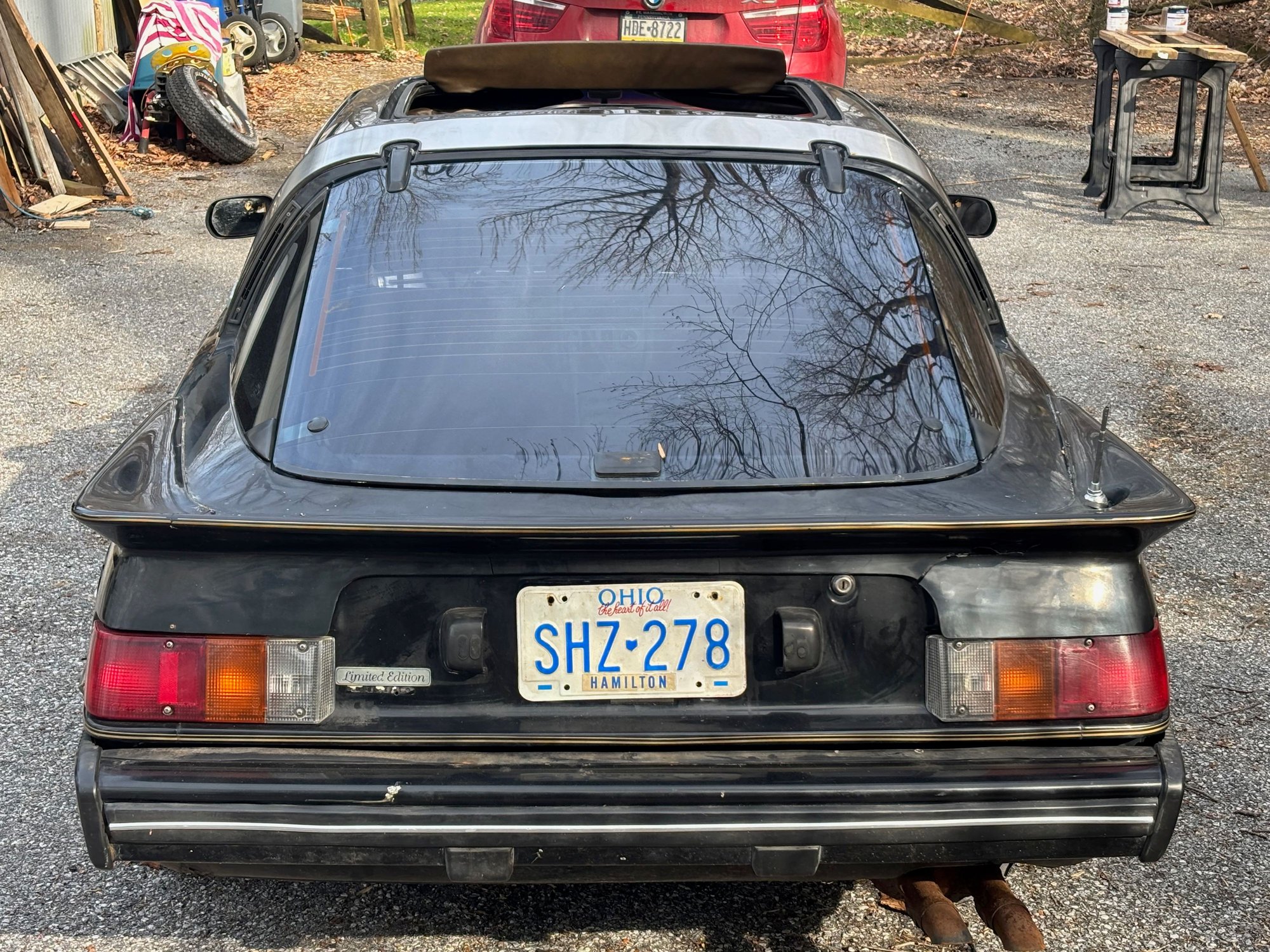 Yep. Original owner optioned the spoiler and targa band.