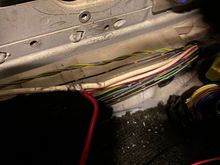 Non insulated power wire at the door sill