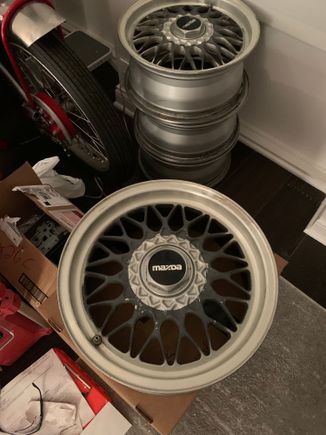 Picked up a really cheap set of vert wheels on eBay, and a set of center caps from a member on here. Going to clean them up, polish the lip and I MIGHT paint the mesh Arctic silver.