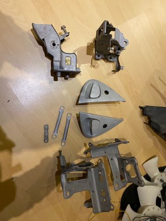 Today I sandblasted the headlight brackets , door handles , brake and clutch pedal brackets .
The brake and clutch pedal brackets will just get some clear coat to prevent rust , the other items will be all powder coated in black 
