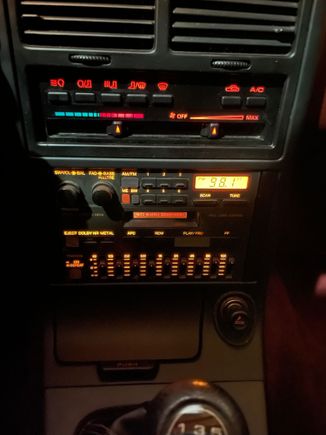 Got around to installing a working radio, unfortunately didn’t get the antenna to power up but it still gets great reception