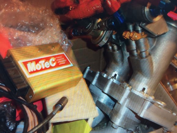 Motec with slide valve injection