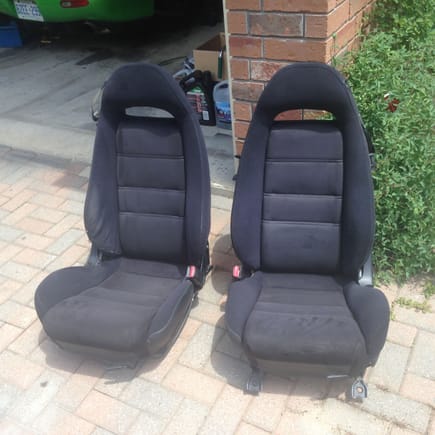 Picked up some R1 seats and gave them a good cleaning.
