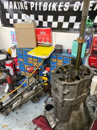 ended up swapping in a spare fc trans i had and swapped the tailshaft with the fb one