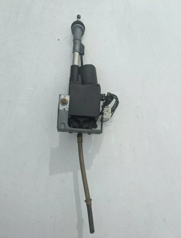 Audio Video/Electronics - FD 93-95 Radio Power Antenna Motor Assembly FOR REPAIR - Used - 1993 to 1995 Mazda RX-7 - Arden, NC 28704, United States