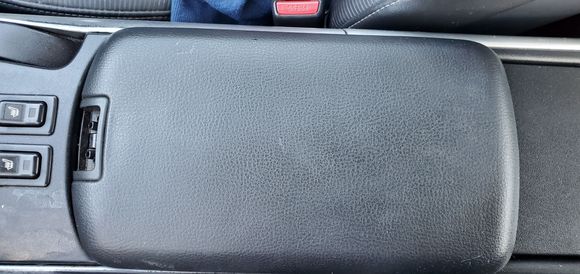 The armrest top with push button..Mine is broken if you have that.