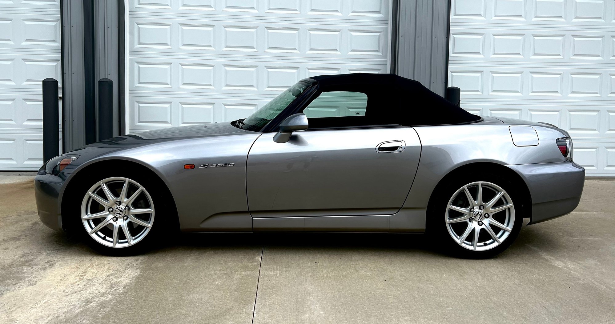 2004 Honda S2000 - IL- 2004 Silverstone/black 17k miles - Used - VIN JHMAP21474S000082 - 17,400 Miles - 4 cyl - 2WD - Manual - Convertible - Silver - Champaign, IL 61822, United States