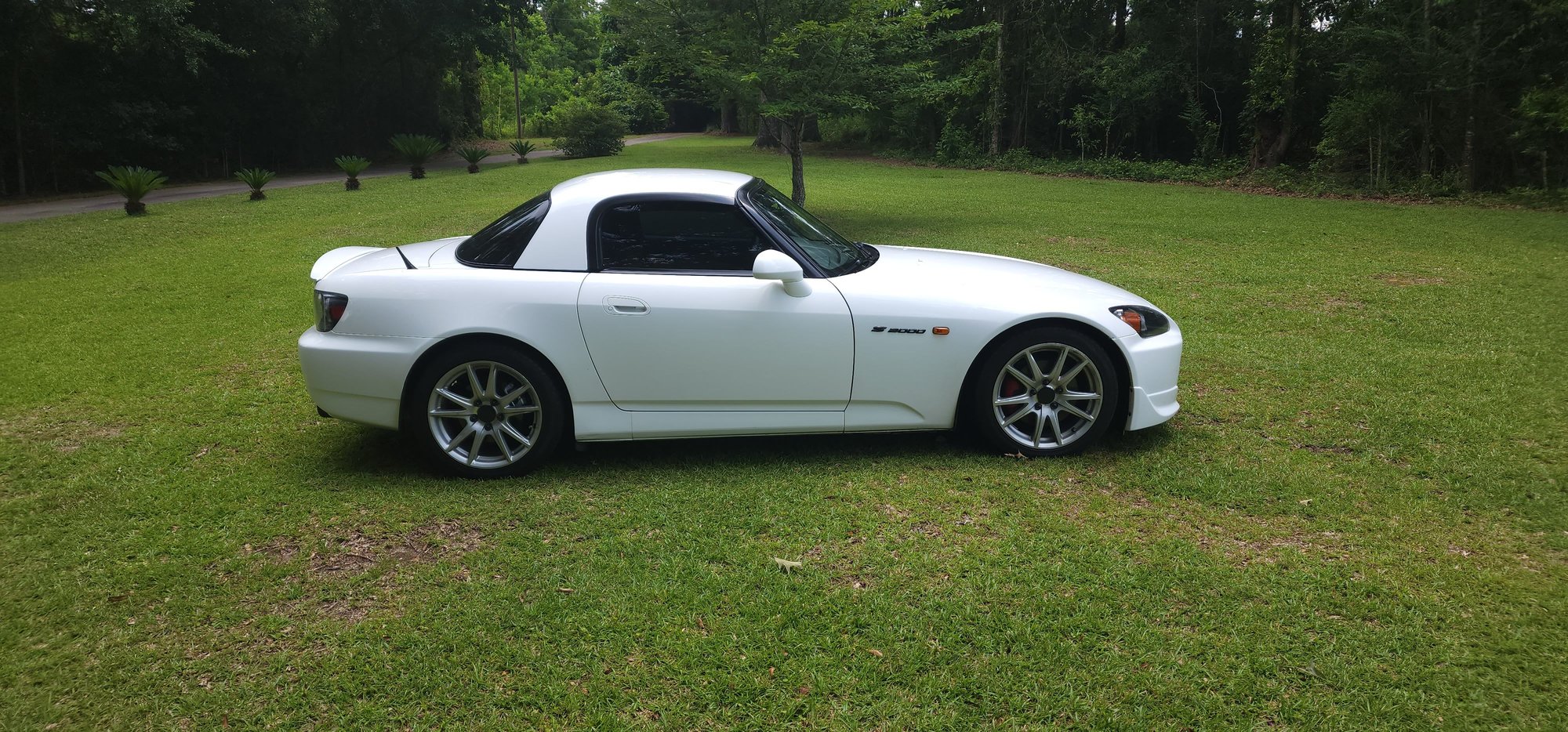 2004 Honda S2000 - 04 S2000 GP White w/ Hardtop 42,916 mi ..Ms - Used - VIN JHMAP22143T003801 - 42,916 Miles - 4 cyl - 2WD - Manual - Convertible - White - Moselle, MS 39459, United States