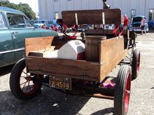 Really old Olds. That thing sticking up is a tiller.