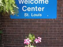 050718 MO, St Louis Welcome 1142 AM.JPG