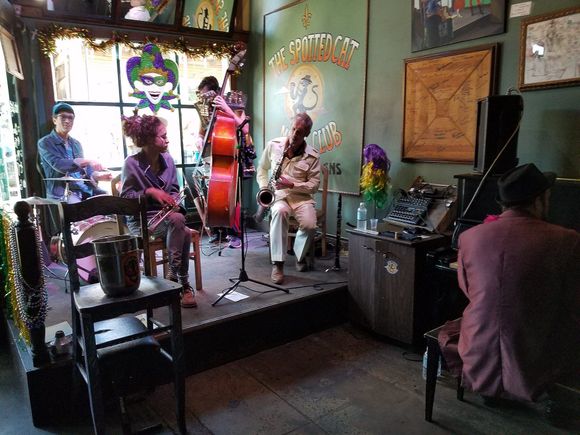 Had to pop in here for a beer refill and some jazz.
