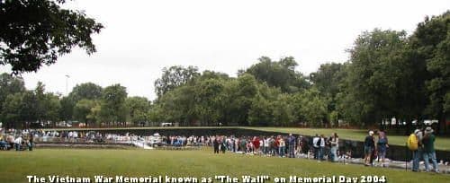 The Wall on Memorial Day 2004.jpg