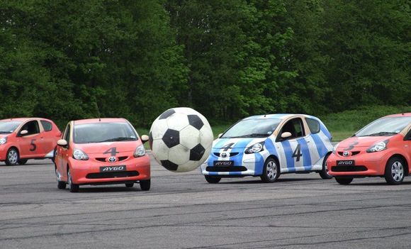 toyota_aygo_football04s.jpg