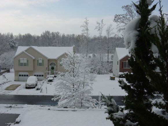 Dec 5, 2005 First snow &amp; black couch 002.jpg