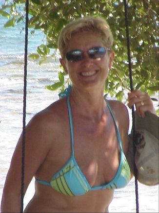suziinseaswingcloseup.jpg