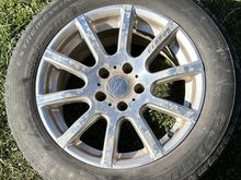 ​​​​​​​ Currently mounted are 215/55 R16 winter tires.