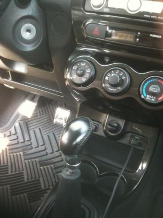 Leather shifter knob &amp; metal race pedals