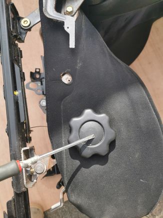 I suspect this cap has to come off to get the seat adjustment wheel off is this correct or does it come off another way?

Cheers 