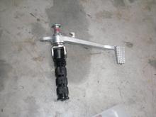 03-04 636 right front peg assy without bracket..
includes peg w/peg mount&amp;rear brake lever,, as seen